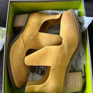 Antelope 38 size 7 mustard NEW SOLD